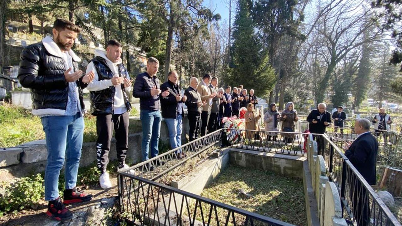 Kazada hayatını kaybeden futbolcu, mezarı başında anıldı