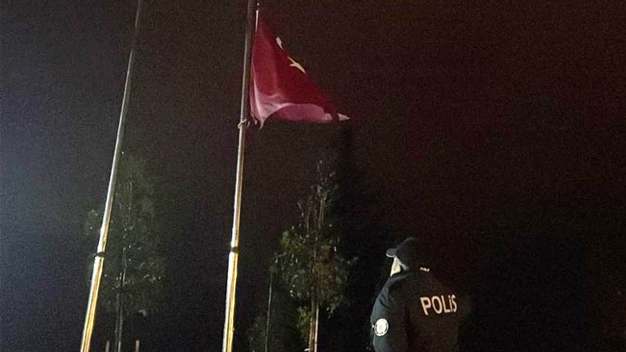 Zonguldak genelinde bayraklar yarıya indirildi