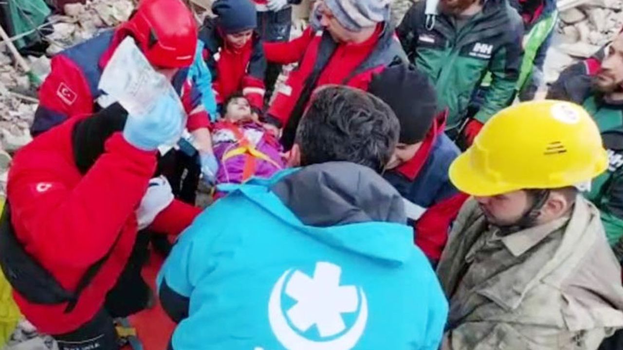 Zonguldak ekibi, 109 saat sonra iki çocuğu kurtardı