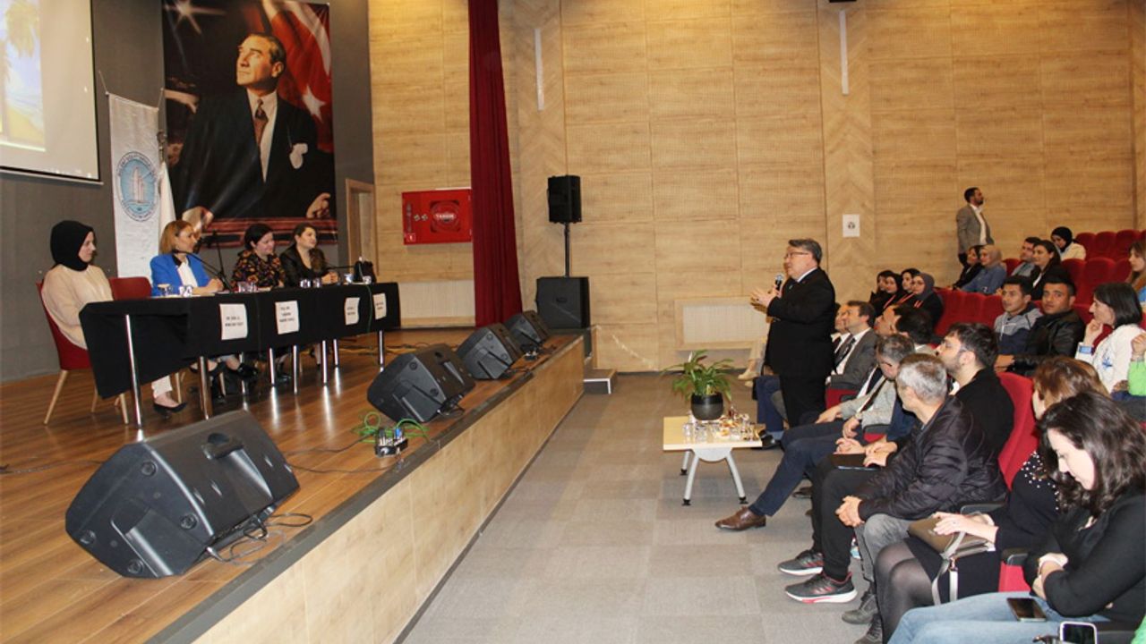 BEÜ öğrencileri, Ereğli'de Çocuk Hakları Zirvesi düzenledi