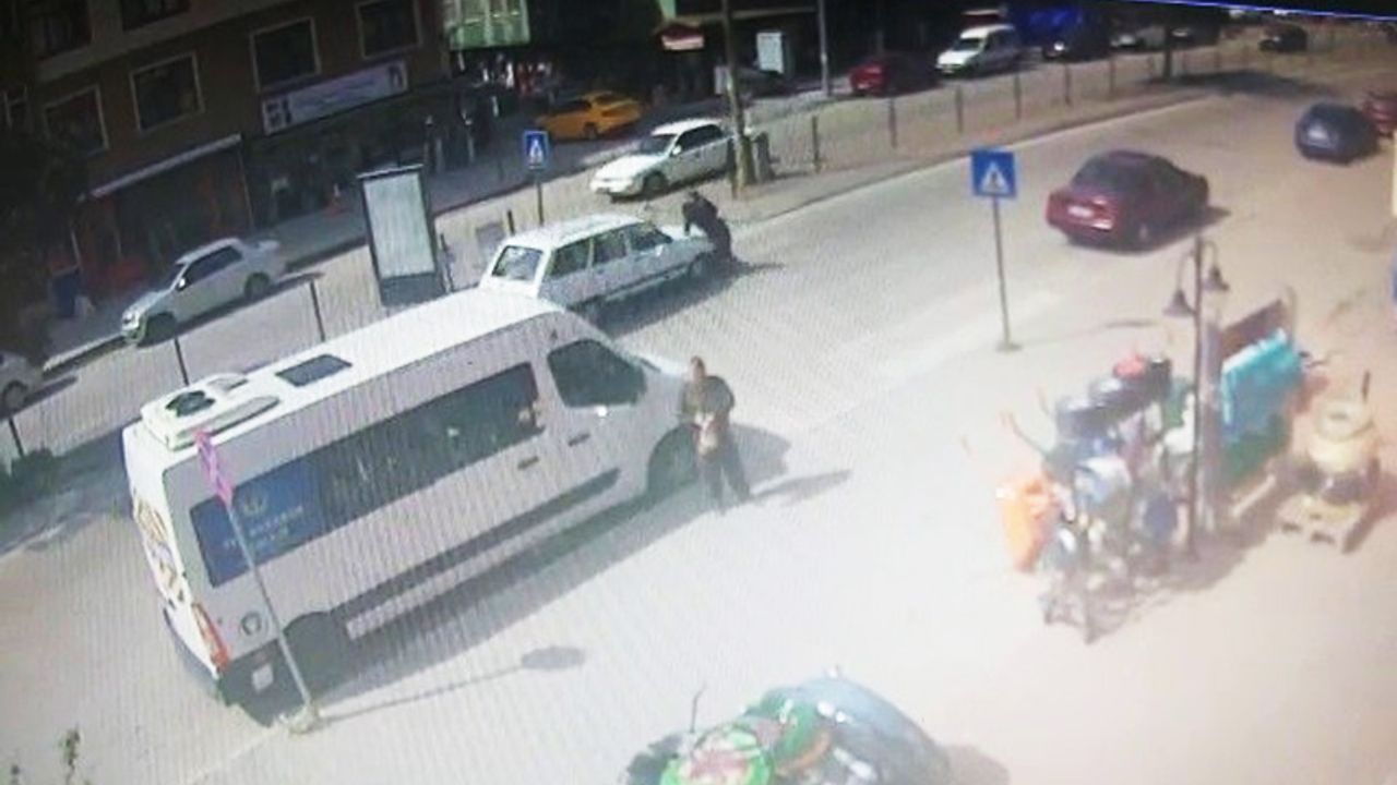 Yolun karşısına geçmeye çalışan kadına, otomobil çarptı!