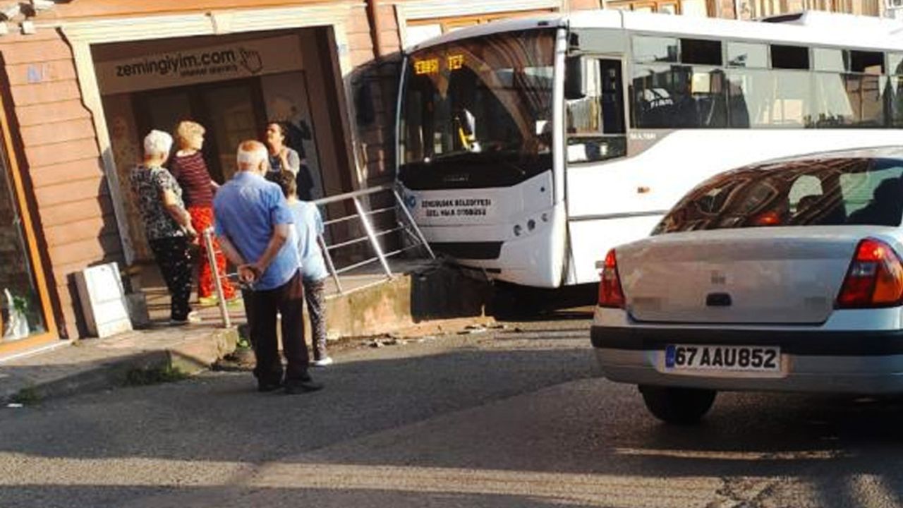 Halk otobüsü, duvara çarptı: 2 yaralı!