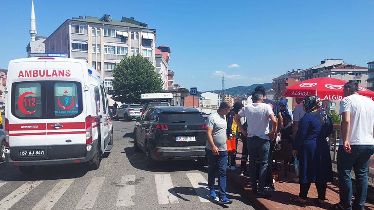 Ereğli'de, motosiklet ile otomobil çarpıştı: 2 yaralı!