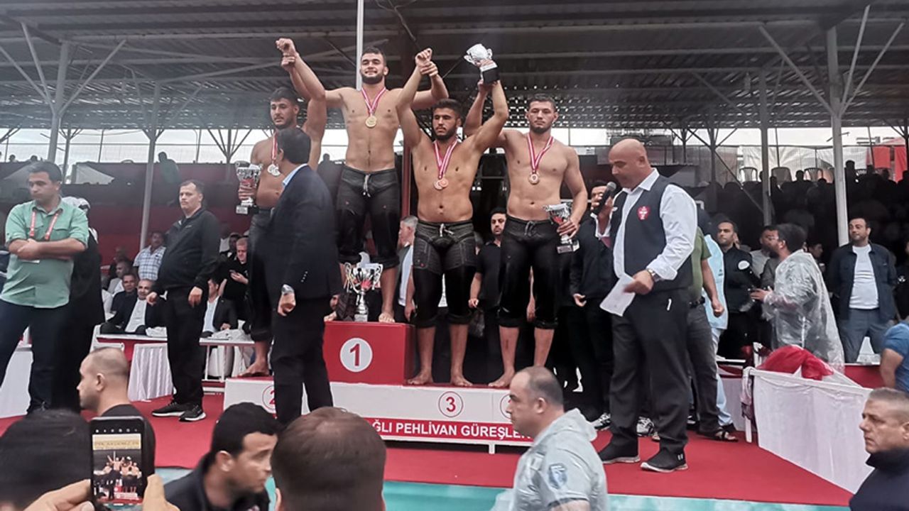 Alaplılı pehlivan, Antalya'da şampiyon oldu