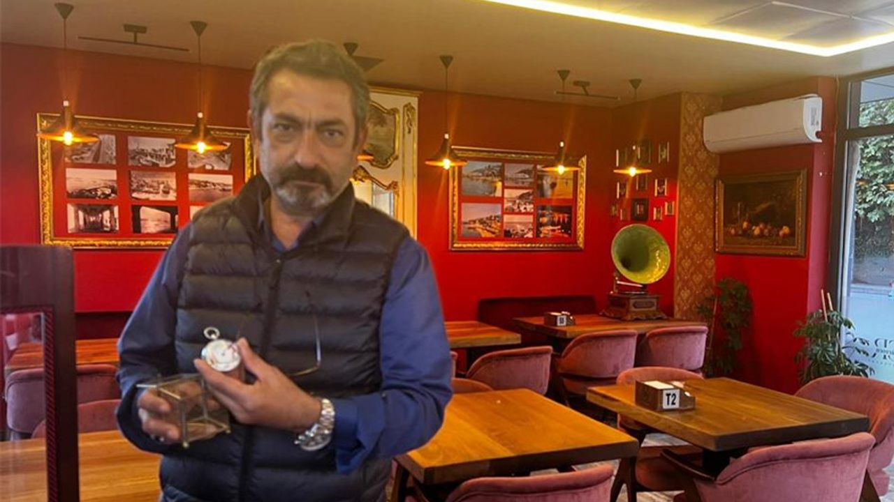 Aynı isimle açtığı restoranda antikalarını sergiliyor
