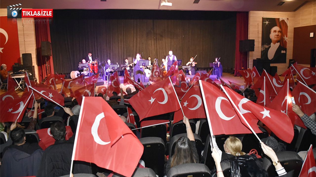 Ereğli'de, Cumhuriyet coşkusu konser ile başladı