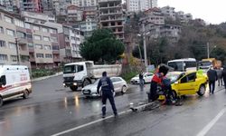 Ticari taksi, kamyonetle çarpıştı: 1'i ağır, 2 yaralı!