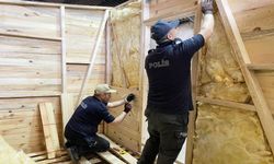 Polis memurları, deprem bölgesi için ahşap ev yapıyor