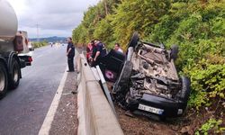 Bariyere çarparak takla attı: 6 yaralı!