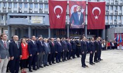 Valilik önünde tören düzenlendi