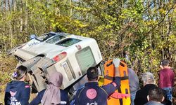 Yolcu minibüsü, şarampole devrildi: 1 ölü, 11 yaralı!