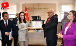 Türkiye'nin en kıdemli Başkanı mazbatasını aldı