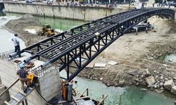 Asma köprünün montajına başlandı