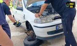 Motora giren yılan, teker sökülerek çıkarıldı