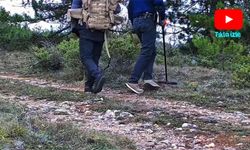 Define arayan 2 kişi, fotokapana yansıdı