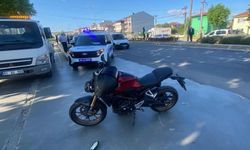 Motosiklet, babaanne ile torununa çarptı!