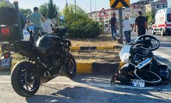 Önce otomobile sonra refüje çarptı: 1 yaralı!