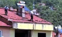 5 katlı binanın çatısında canlarını hiçe saydılar!