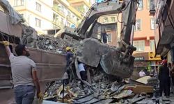 Zonguldak’ta, yıkım sırasında molozlar yola döküldü!