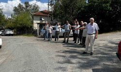 Muhtar ve köylünün yol çilesi