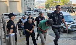 Define ararken suçüstü yakalandılar!