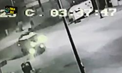 Kamyonet ile otomobil, kafa kafaya çarpıştı!