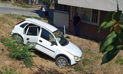 Kazaya karışan araç, apartman boşluğuna düştü!