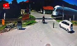 Yolcu treni, motosiklete böyle çarptı!
