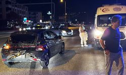 Kırmızı ışıkta duran otomobile kamyon çarptı!