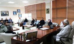 Dükkanlarını su basan esnaf, başkana gitti