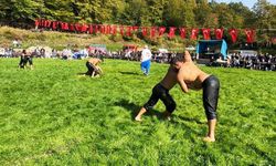 Pehlivanlar kıyasıya mücadele etti