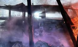 Yıldırım düştü: 2 araç yandı!