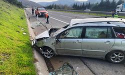 Bariyere çarpıp takla attı: 2 yaralı!