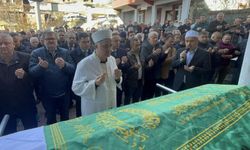 Annesinin cenaze namazını kıldırdı