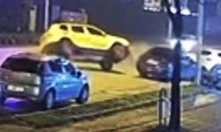 Park halindeki otomobile çarpıp, yan yattı!