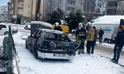 Ereğli'de, park halindeki araç alevlere teslim oldu!