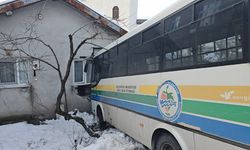 Ereğli'de, buzlu yol faciaya davetiye çıkardı!