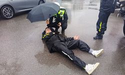 Komiser, yaralının başından ayrılmadı