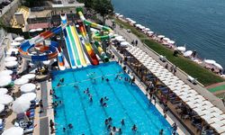 Sevgi ve Barış Plajı, turistlerin akınına uğruyor