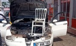 Aniden yanan otomobili, itfaiye kurtardı