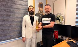 Akif Manaf, “Sanat ve Barış Ödülü” ile onurlandırıldı