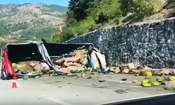 Freni boşalan tır, duvara çarptı: Baba öldü, oğlu yaralı!
