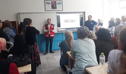 Velilere, şiddet ve bağımlılıkla mücadele eğitimi verildi