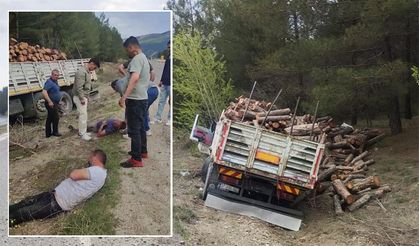 Odun yüklü tır devrildi: 2 yaralı