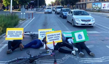 Trafikte ölmemek için pankartlı eylem yaptılar