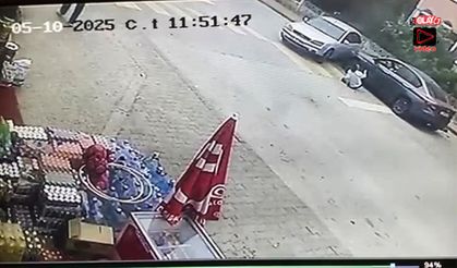 Araçların altında kalmaktan son anda kurtuldu!