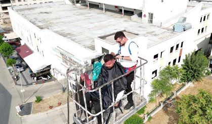 İş yerinin açılışını böyle yaptı!