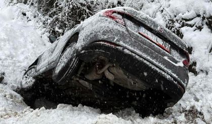 Otomobil kanala uçtu: 5'i çocuk 8 yaralı!