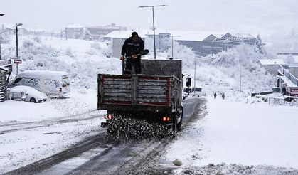 Belediye, kar ile mücadelesini sürdürüyor