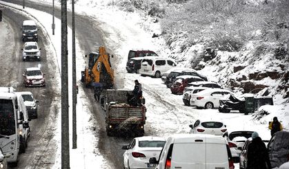 Ereğli'de, karla mücadele kesintisiz sürüyor